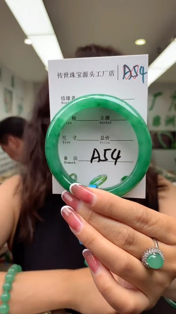 【闪购商品】石英质玉手镯未镶嵌58+