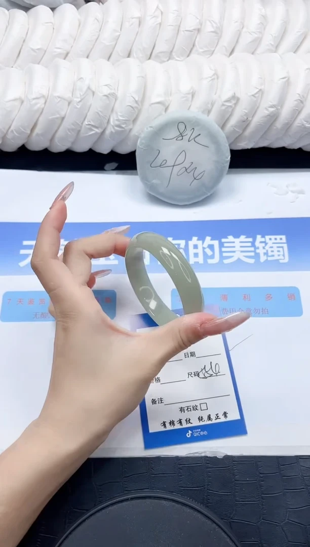 未镶嵌手镯石英质玉161-55.4