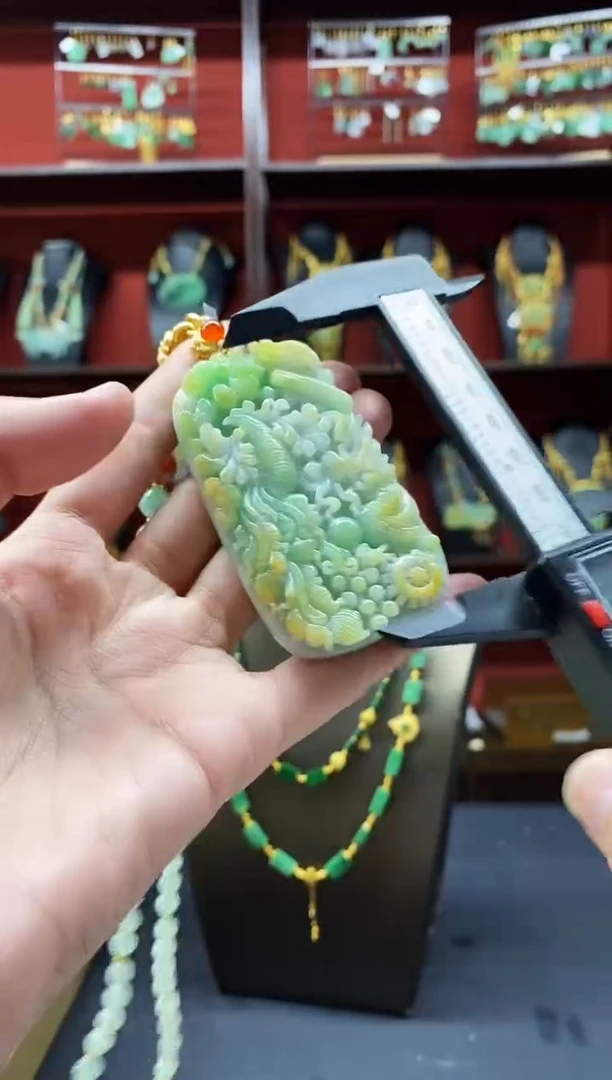 颈饰未镶嵌翡翠吊坠