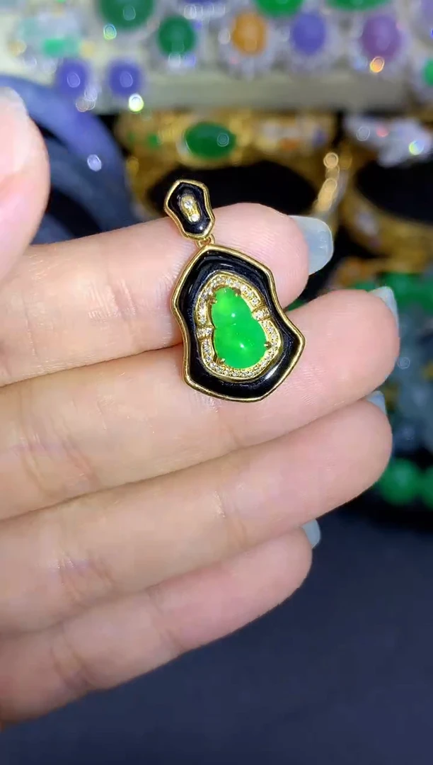 颈饰18K金镶嵌翡翠480-中国好珍宝