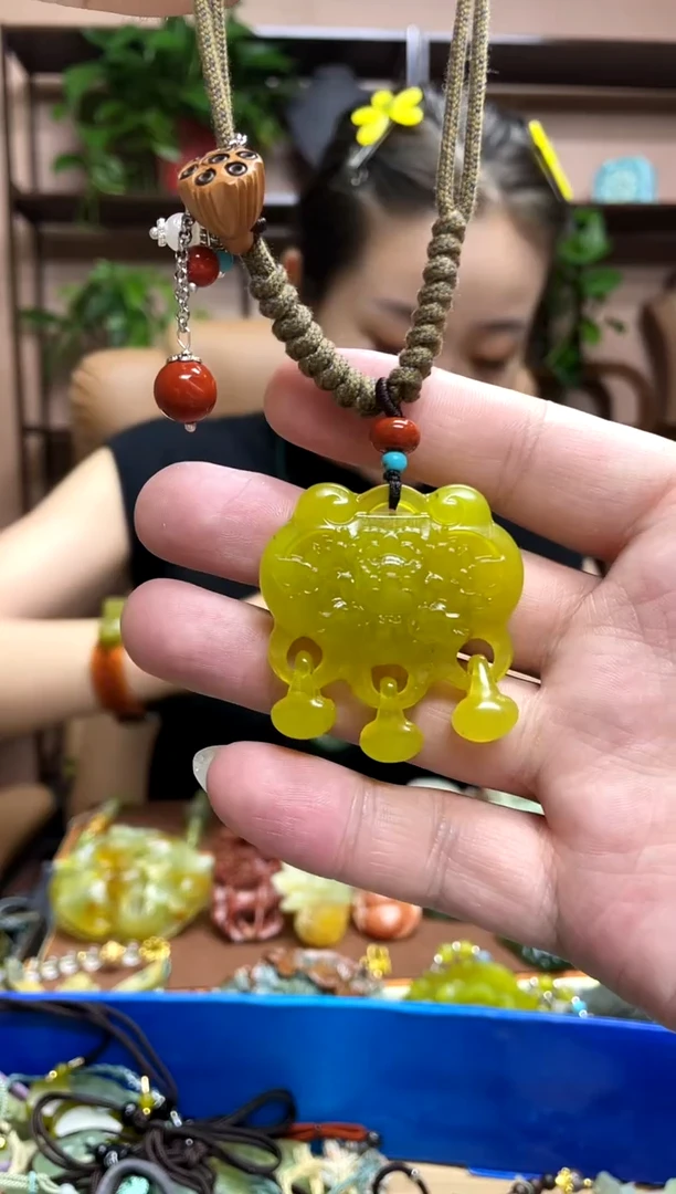 未镶嵌岫玉颈饰·2