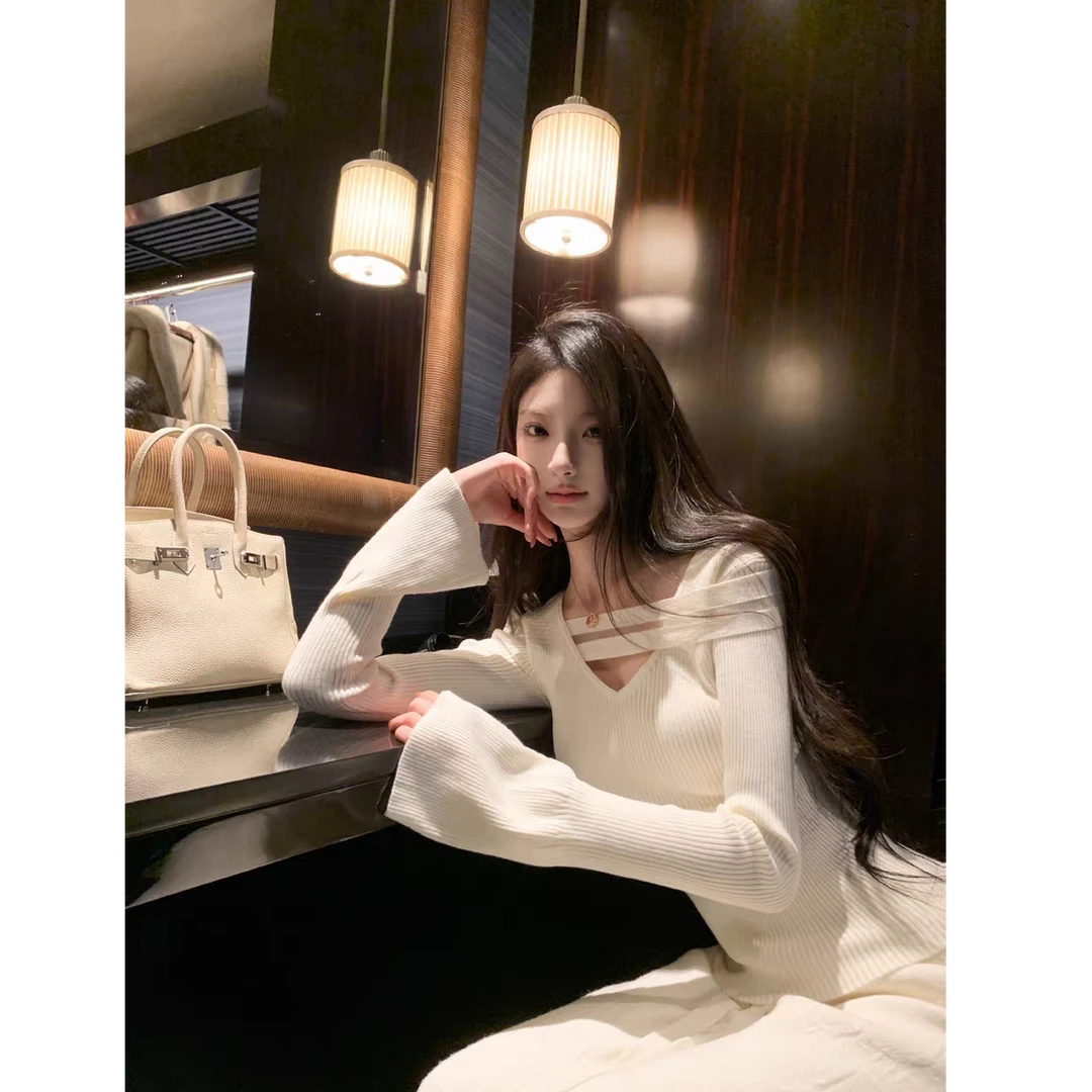 法式设计感纯欲镂空修身显瘦气质上衣女搭配百搭显身材休闲裤套装