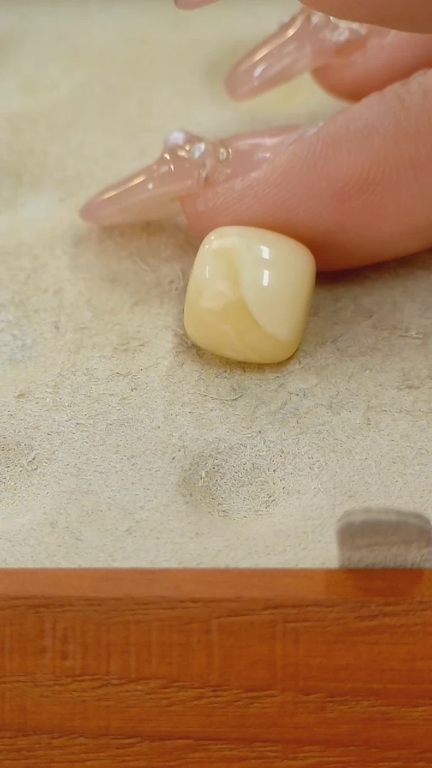 【闪购商品】蜜蜡裸石未镶嵌俄料老型11.2*10.1m0.871克