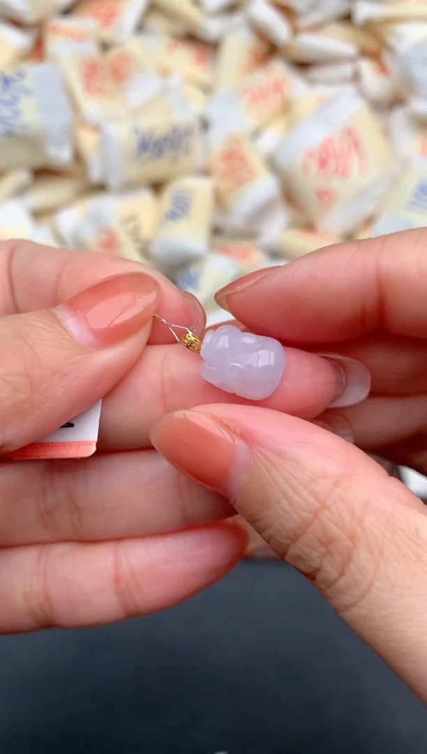 18K金镶嵌挂件翡翠一