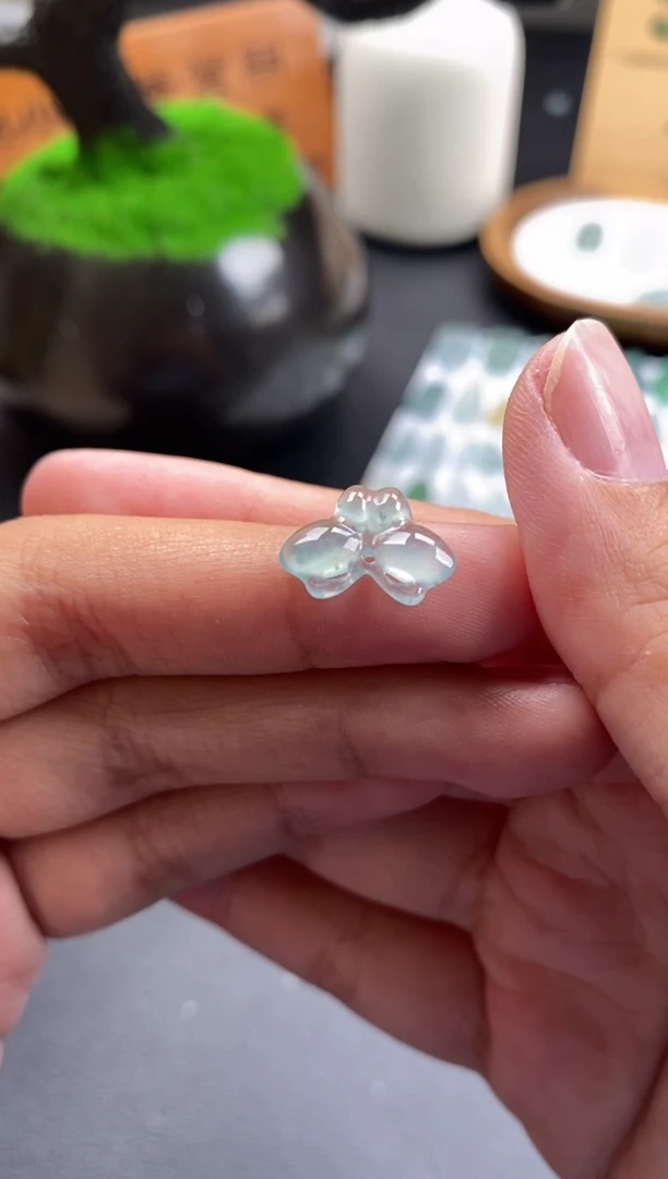 颈饰未镶嵌翡翠翡翠冰种蝴蝶