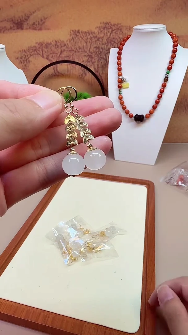 14K金镶嵌和田玉耳饰E202