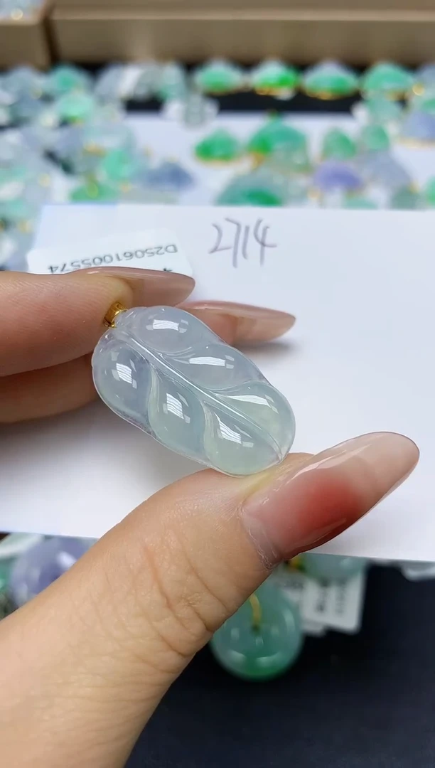 翡翠18K金镶嵌颈饰 天然缅甸翡翠A货