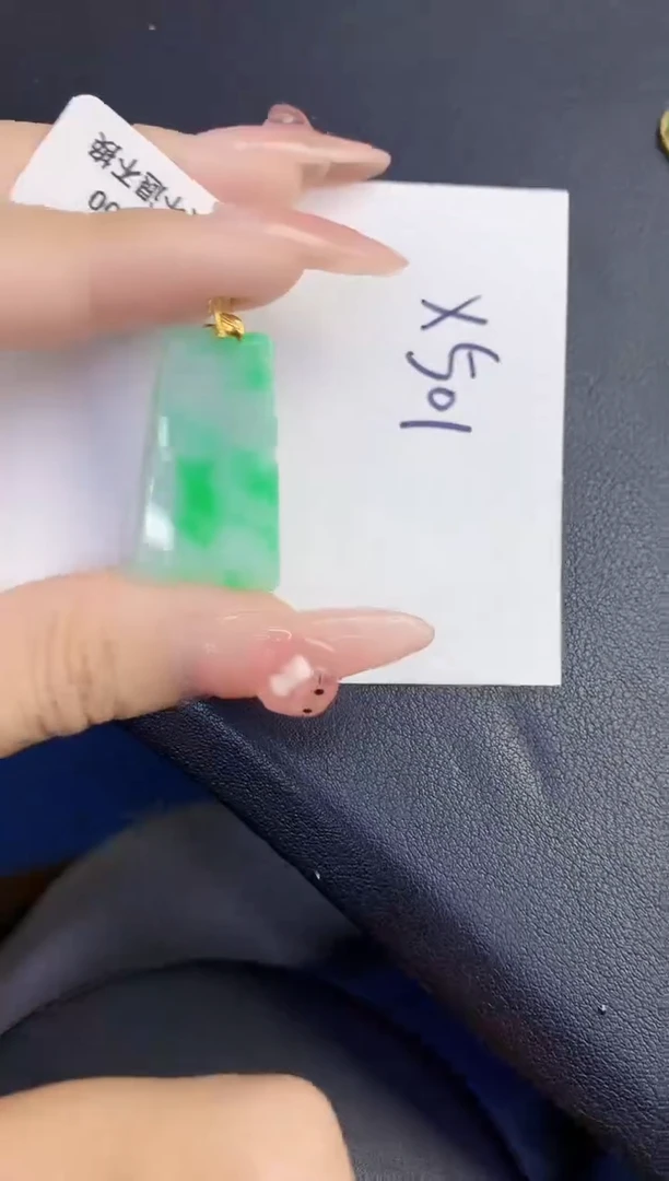 颈饰18K金镶嵌翡翠缅甸天然翡翠A货