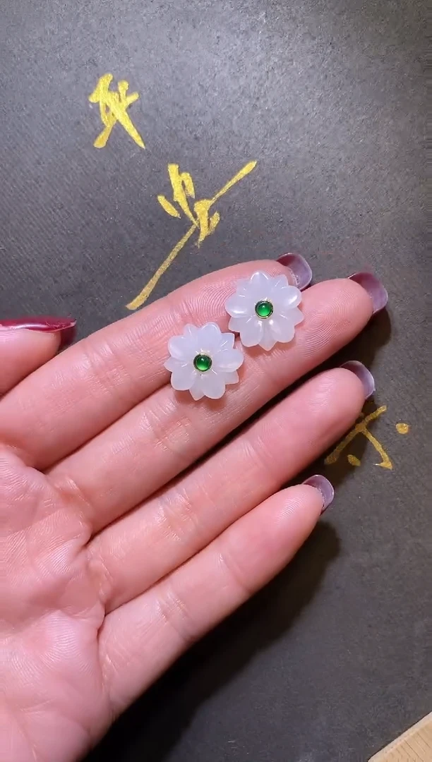 【闪购商品】和田玉耳饰18K金镶嵌和田海棠花耳钉