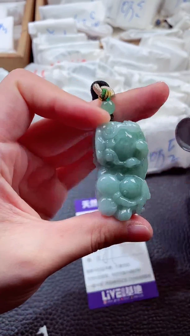 翡翠未镶嵌颈饰00009384