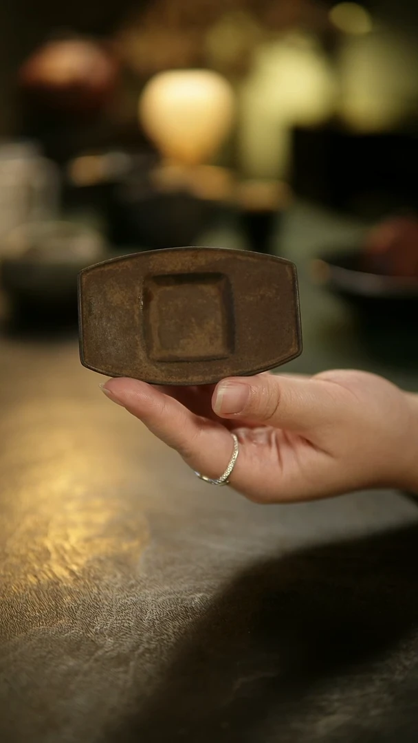 阿眠     卢阳手作铁锈釉杯托