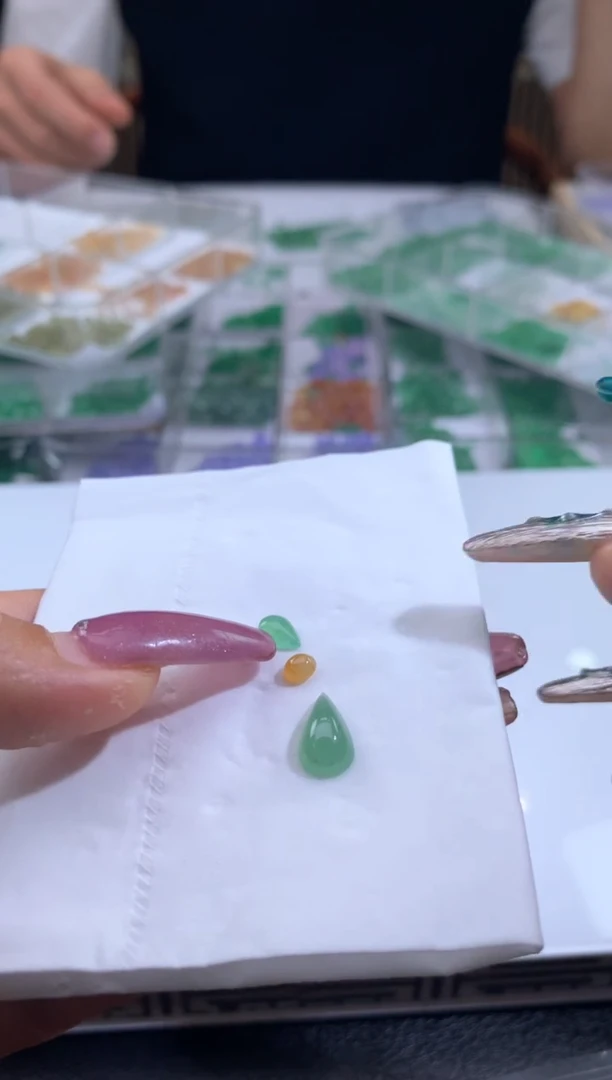 未镶嵌定制翡翠风**歌翡翠