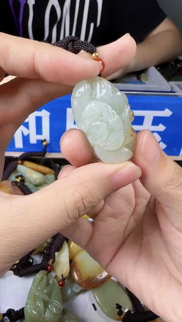和田玉未镶嵌颈饰1