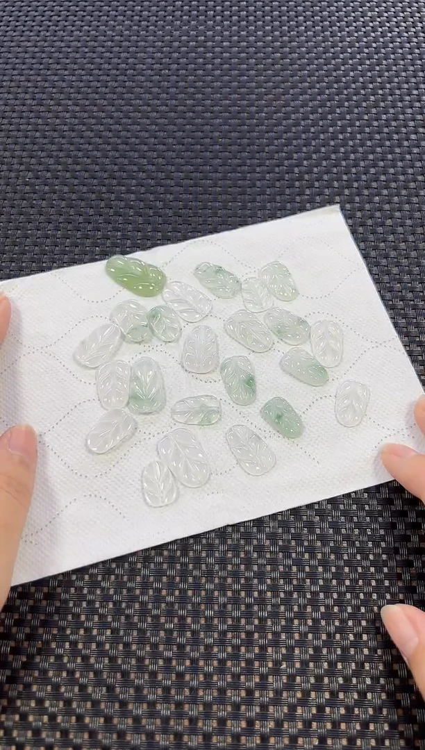 翡翠挂件未镶嵌（多样性发一件）