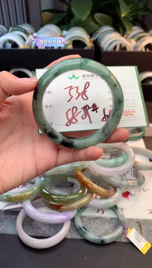 未镶嵌定制翡翠毛货需精细抛光+多人