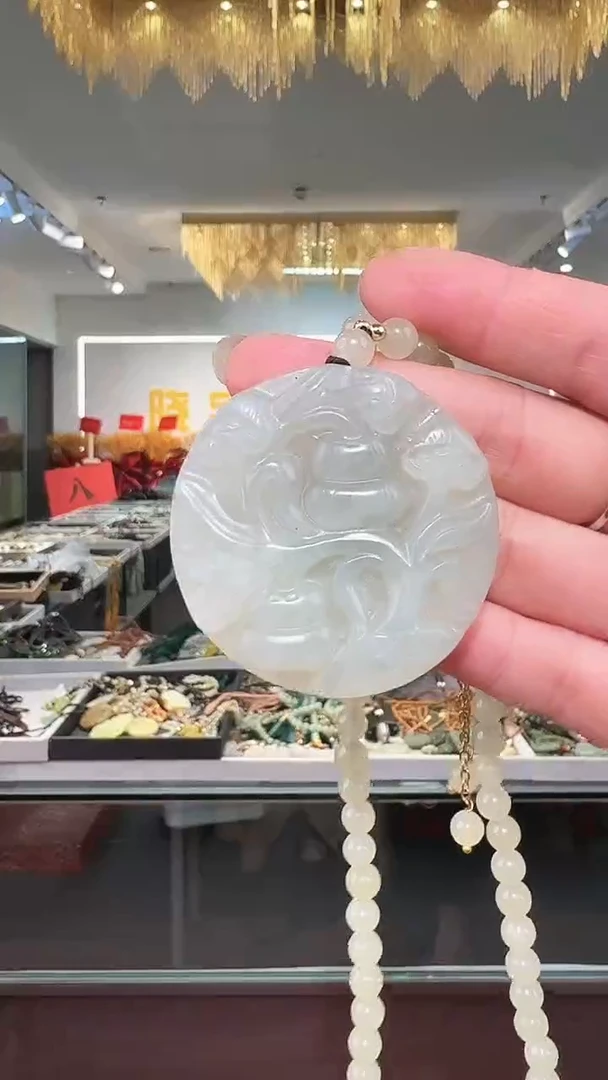 颈饰未镶嵌和田玉吊坠