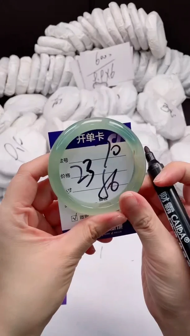 石英质玉手镯未镶嵌70