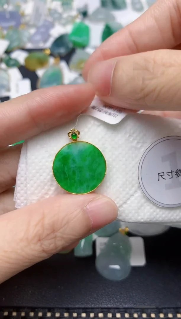 颈饰18K金镶嵌翡翠天然缅甸A货翡翠