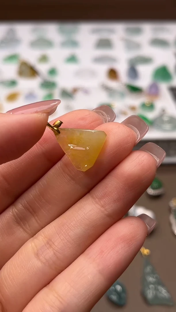 翡翠18K金镶嵌颈饰翡翠挂