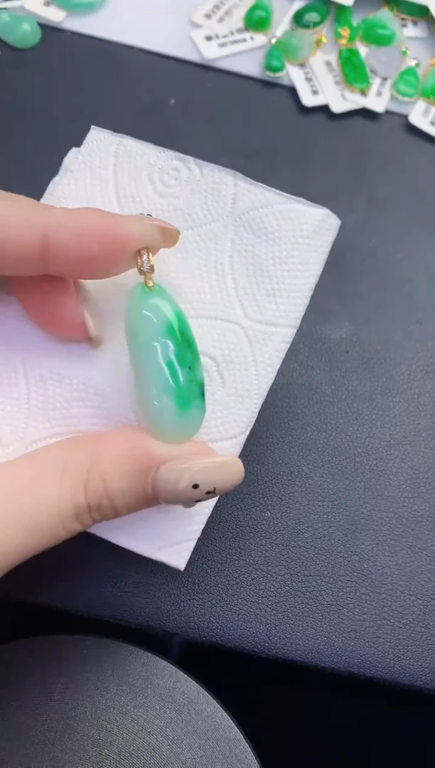 颈饰未镶嵌翡翠缅甸天然翡翠A货