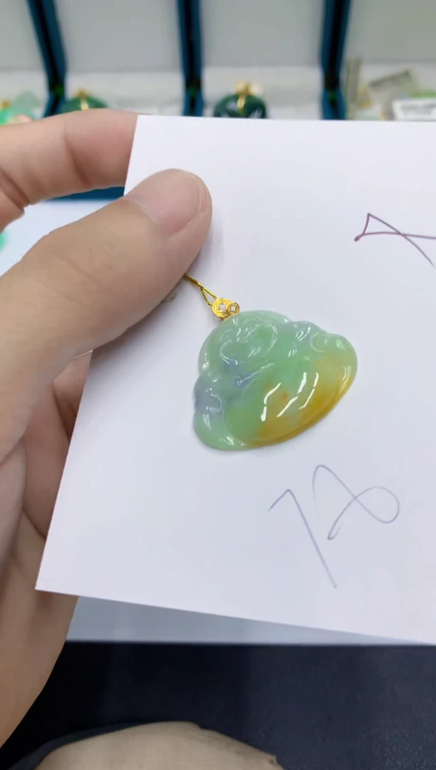 颈饰18K金镶嵌翡翠翡翠