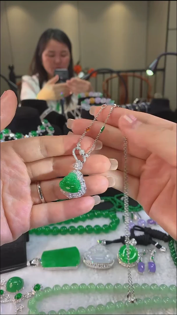 吊坠(不含链)18K金镶嵌翡翠吊坠