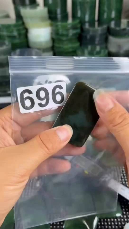 和田玉未镶嵌珠宝半成品牌子