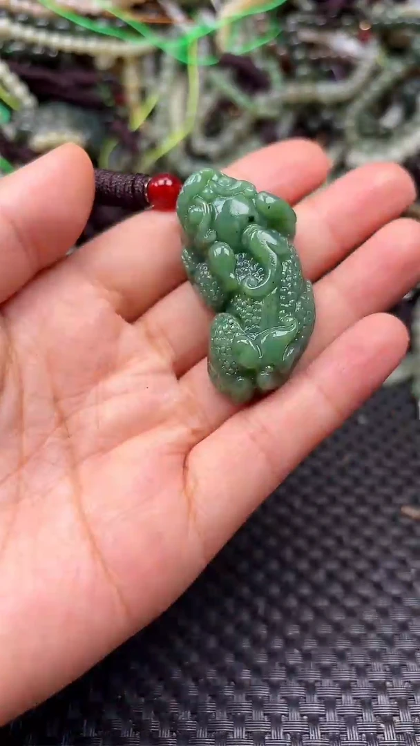 和田玉未镶嵌颈饰1