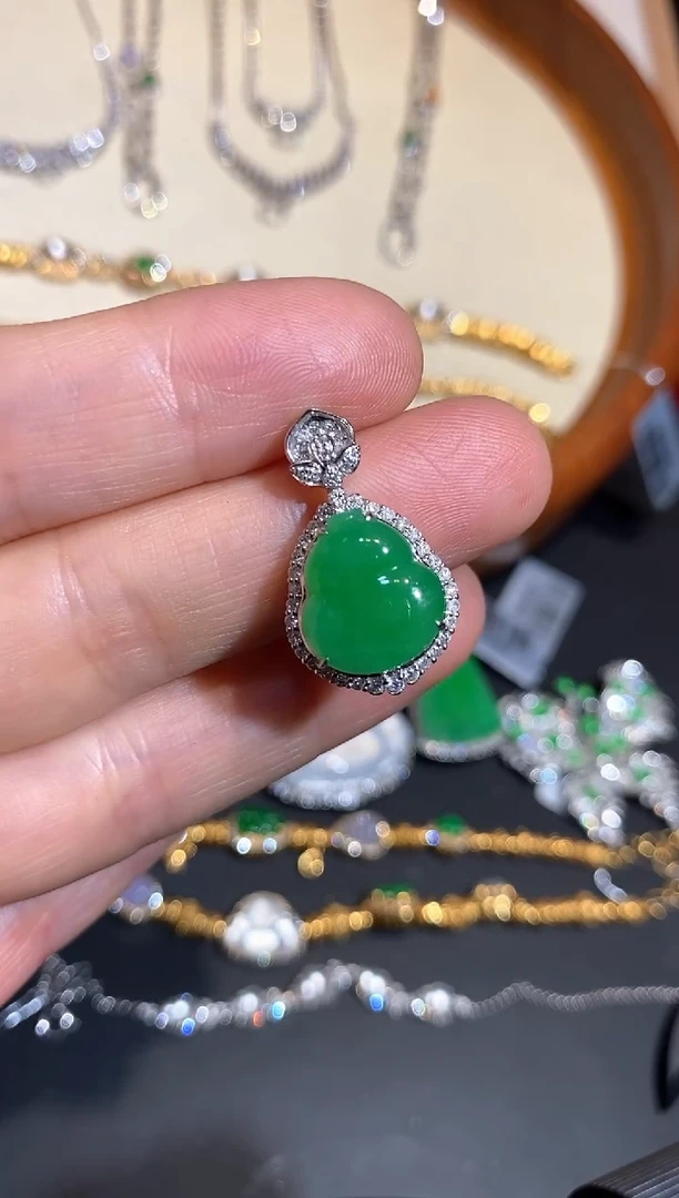 吊坠(不含链)18K金镶嵌翡翠吊坠