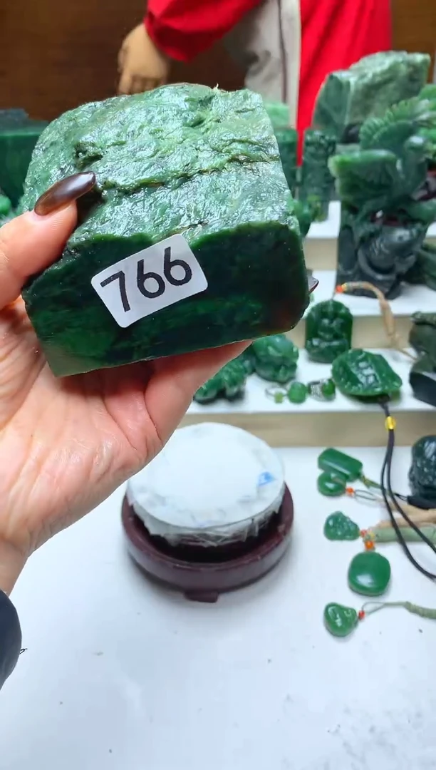 未镶嵌和田玉摆件1