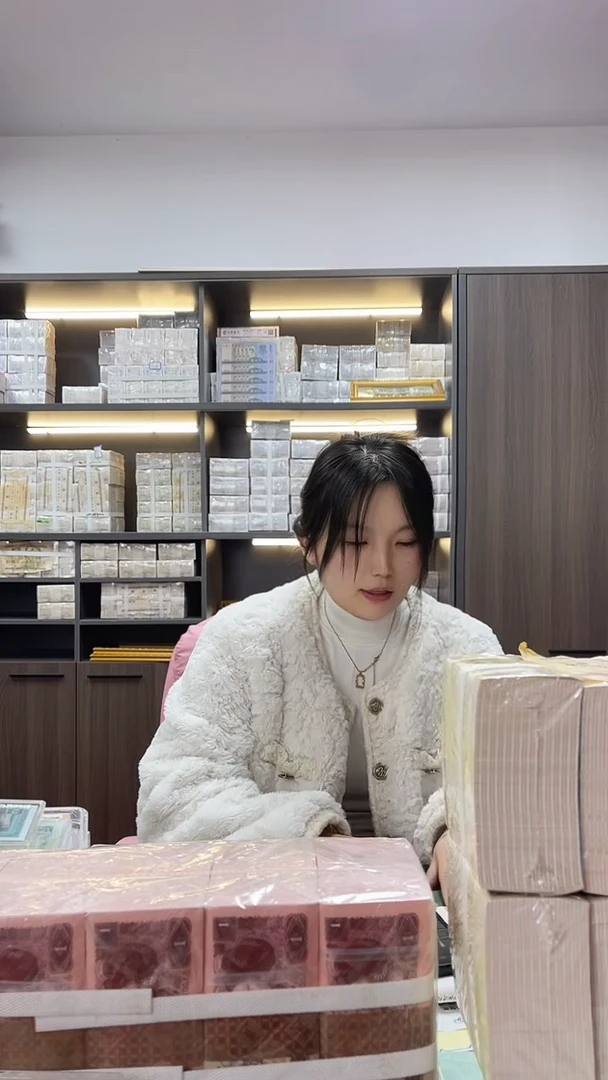 第四套人民币退市纸币01捆海南冠 千联号号码随机