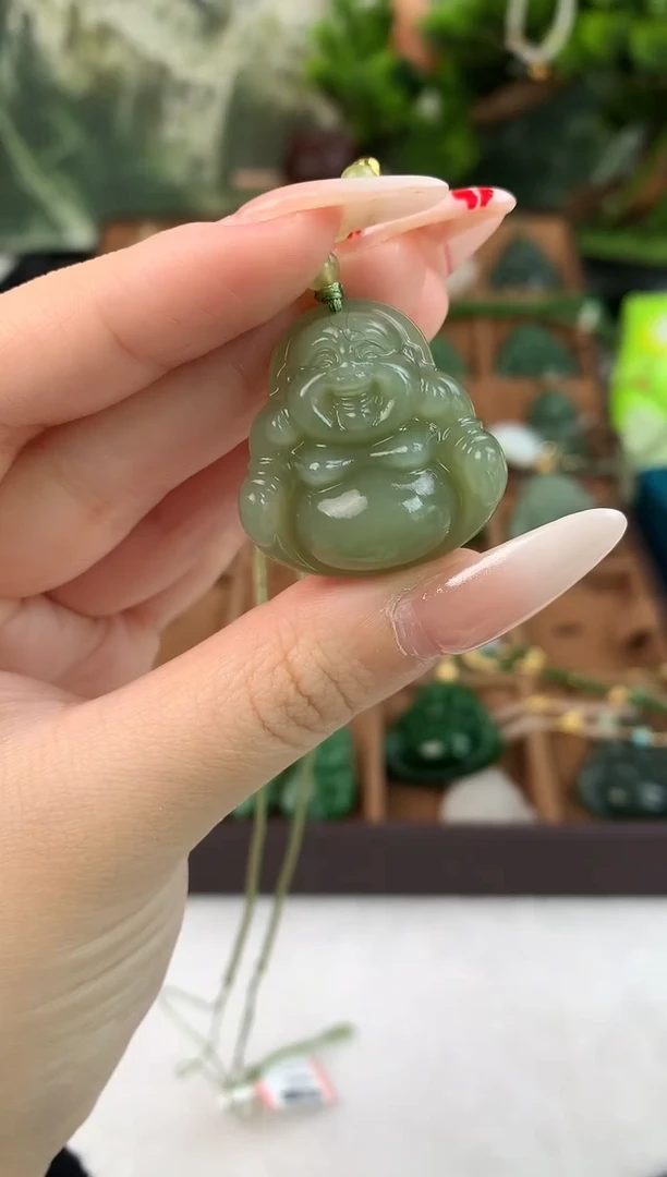 颈饰未镶嵌和田玉吊坠