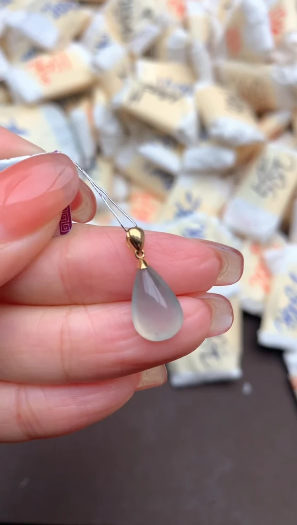 翡翠挂件18K金镶嵌一