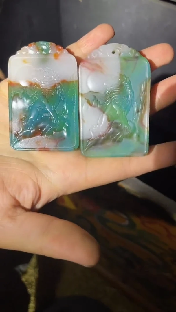 和田玉未镶嵌挂件多色虎啸牌一个