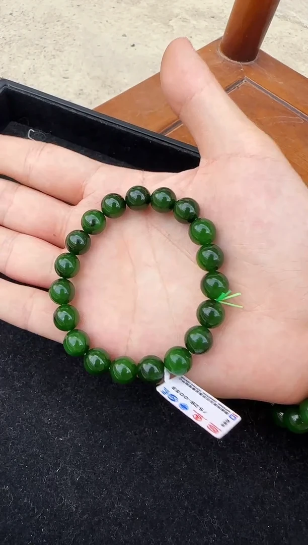 手链未镶嵌和田玉（碧玉）约10mm七号坑红皮老辣绿