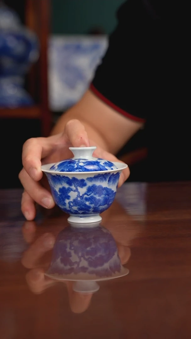晓月窑青花山水盖碗