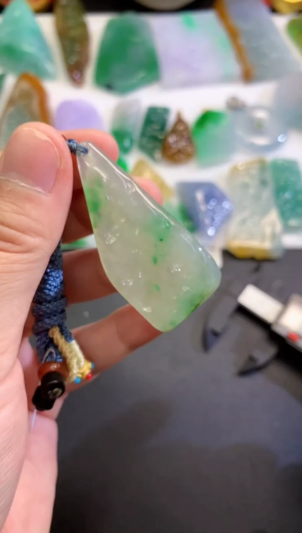 翡翠未镶嵌颈饰6523