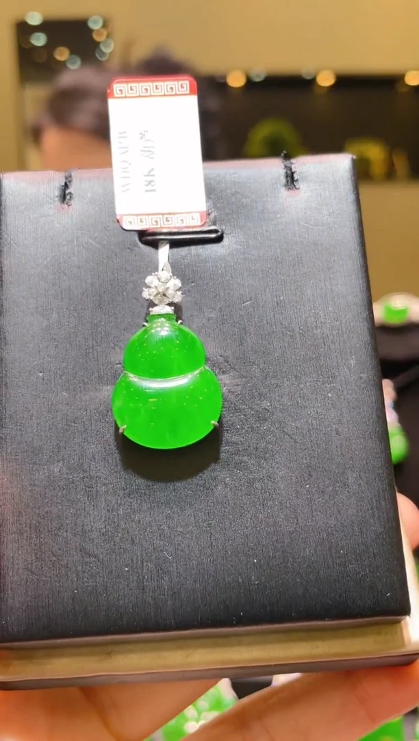 【闪购商品】翡翠吊坠(赠链)18K金镶嵌A34