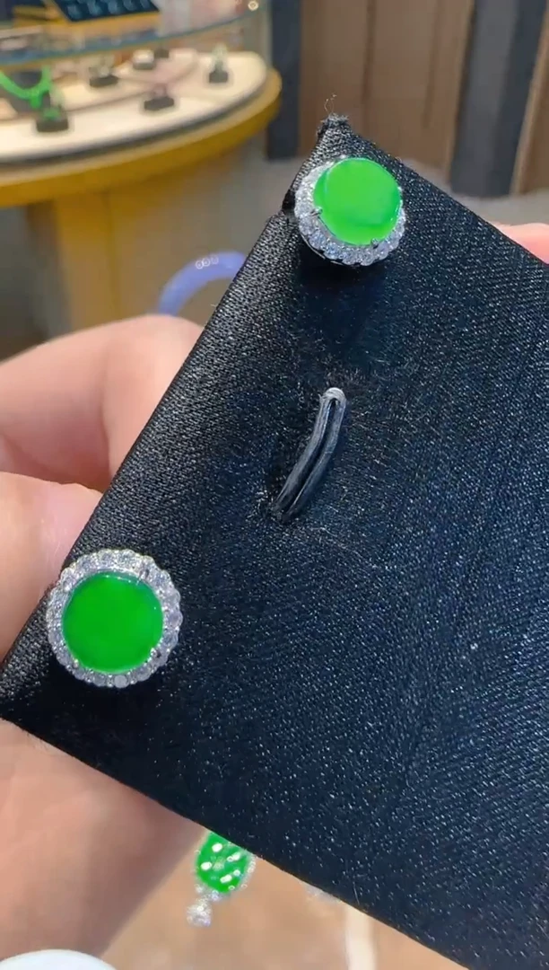 【闪购商品】翡翠耳钉银S925镶嵌多样性发货一件