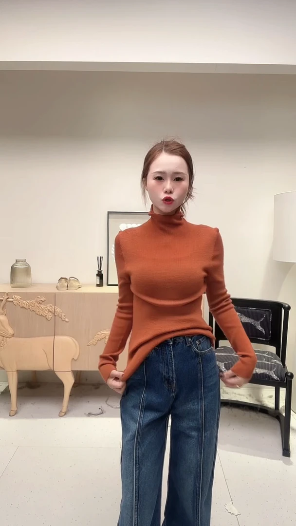 焦糖色半高领羊毛上衣