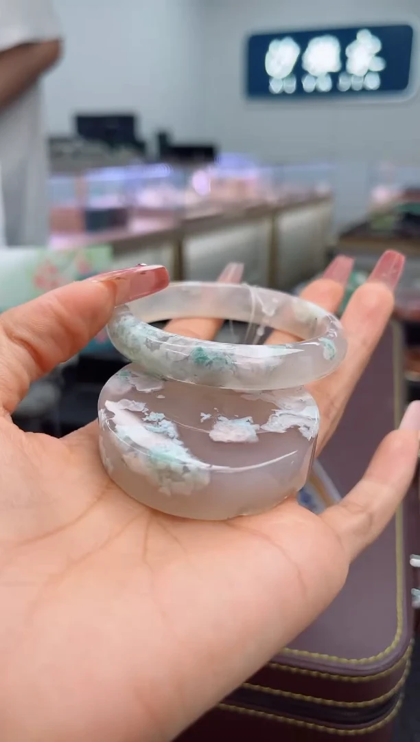 石英质玉手镯未镶嵌53圈口（赠品镯心）6900137