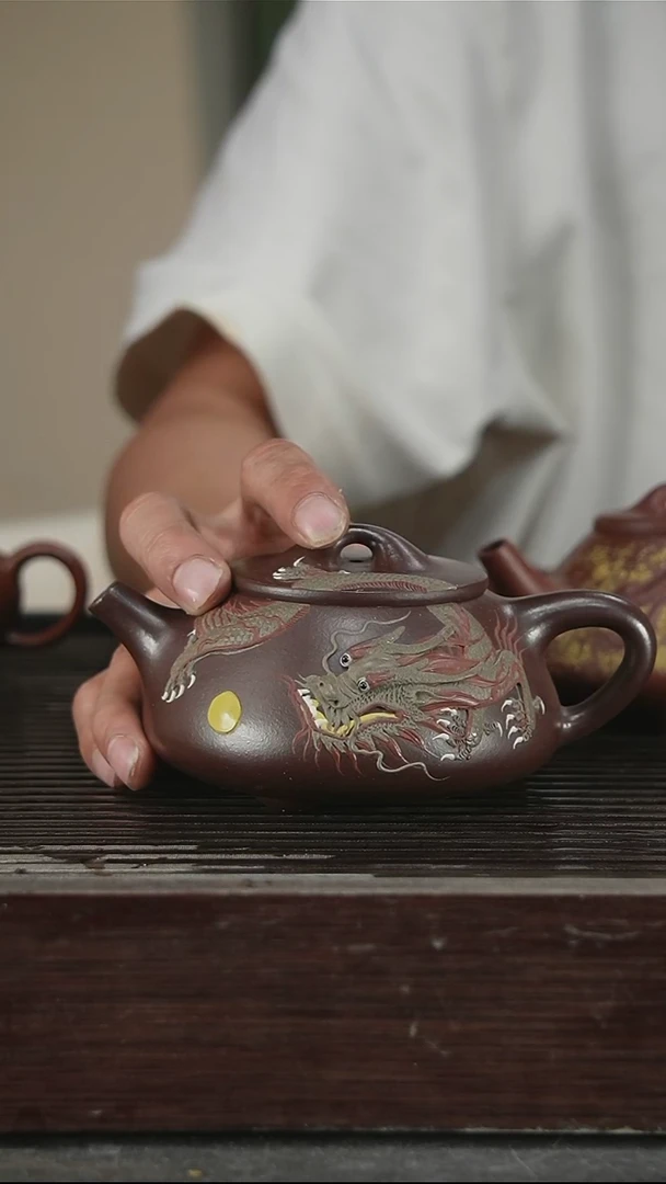 茶壶紫砂王岳龄，带证280CC207号