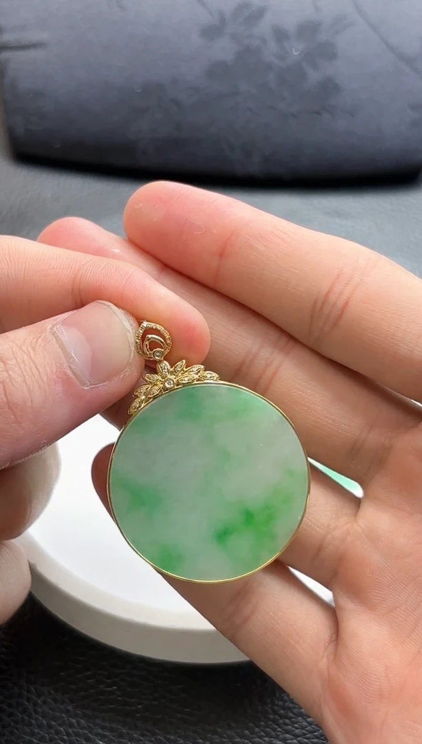 【闪购商品】翡翠颈饰18K金镶嵌无事牌