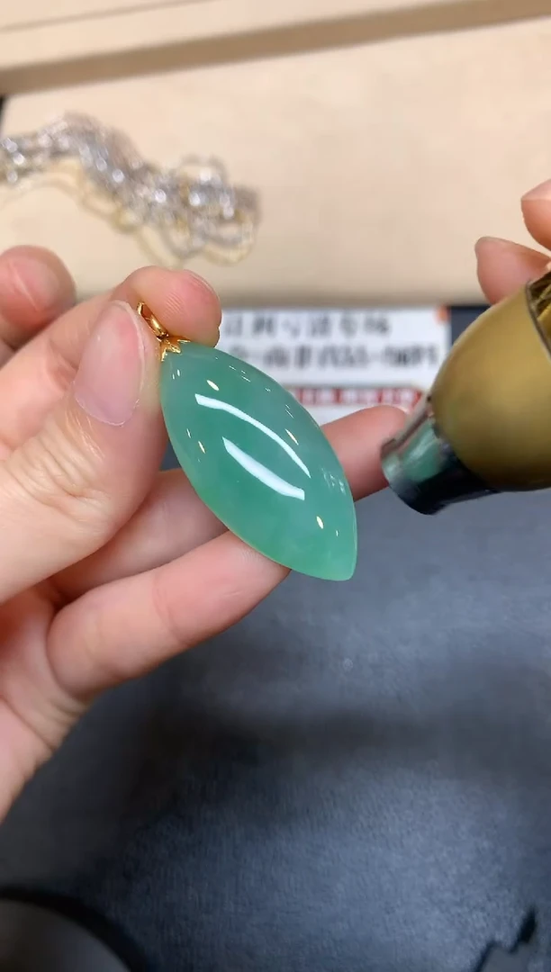 【闪购商品】翡翠颈饰18K金镶嵌【无鉴赏期