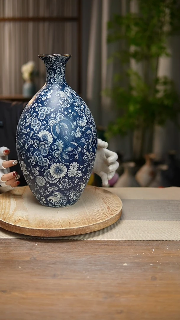 【闪购商品】陶瓷  花器青花瓷蝶恋花保龄球瓶瑕疵