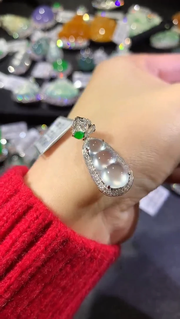 【闪购商品】翡翠吊坠(不含链)18K金镶嵌58-豆子