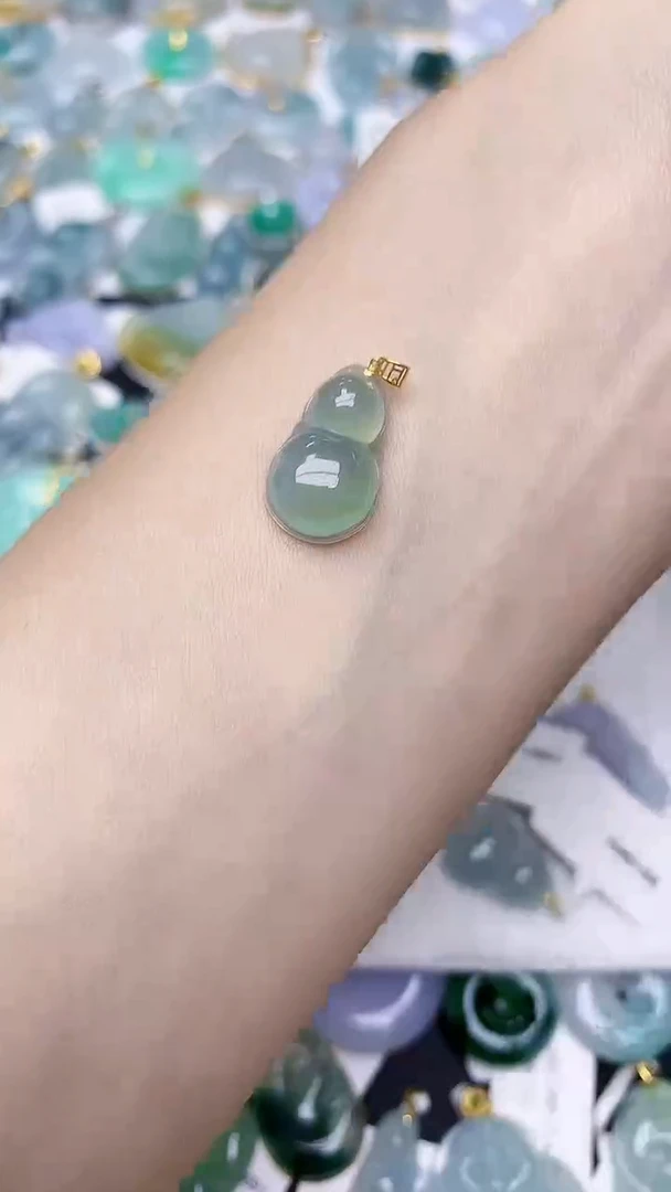 颈饰18K金镶嵌翡翠天然A货翡翠