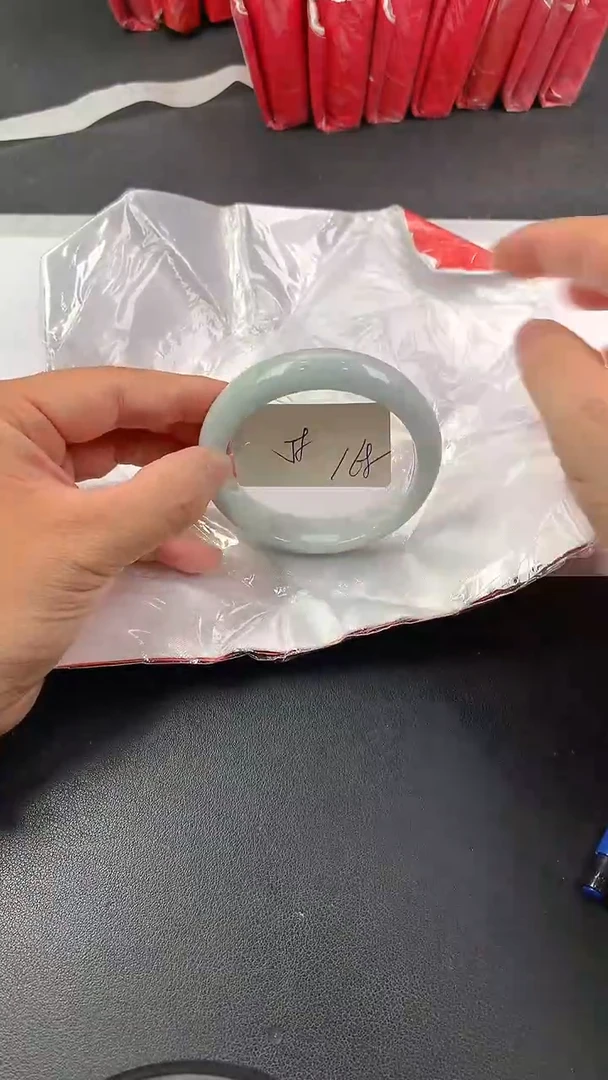 翡翠手镯未镶嵌39
