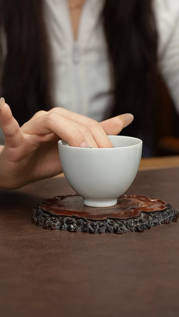 景德镇白胎小鸡心杯