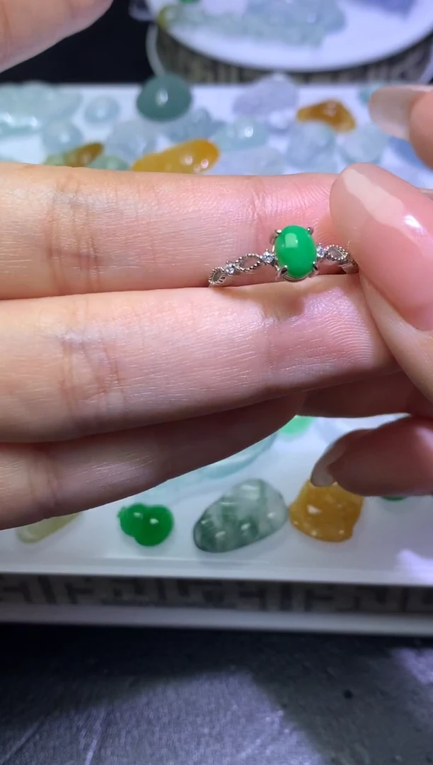 颈饰未镶嵌翡翠净货